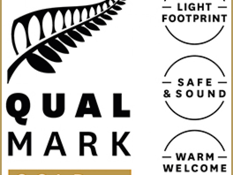 Qualmark Gold Award Logo Stacked